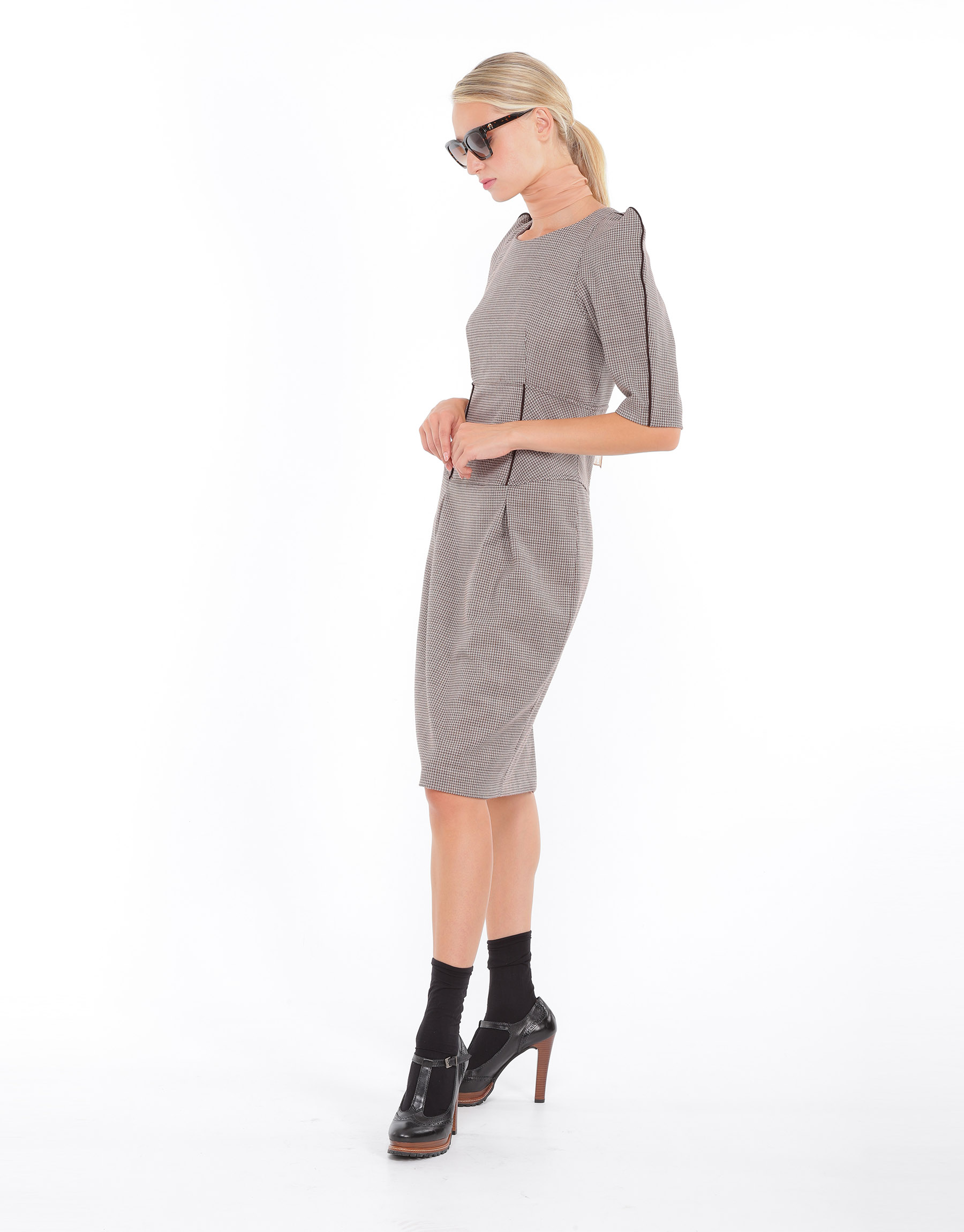 Straight curved dress in brown stretch caviar wool